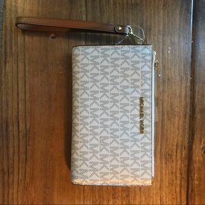 Michael Kors Adele Double Zip Wristlet 7+